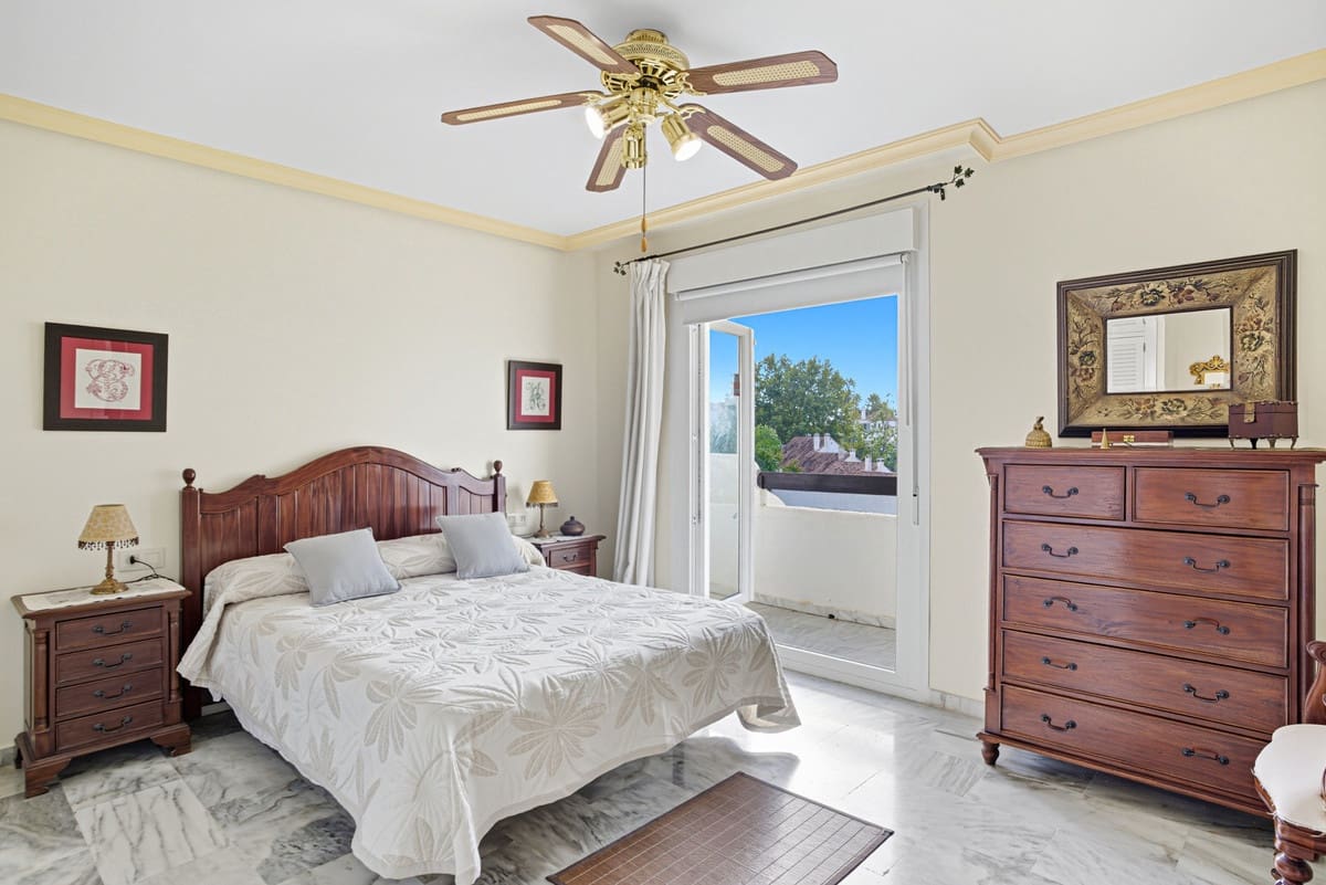 3 Zimmer Haus zu verkaufen in Marbella mit Pool Garage - 880.000 € (Ref: 9300756)