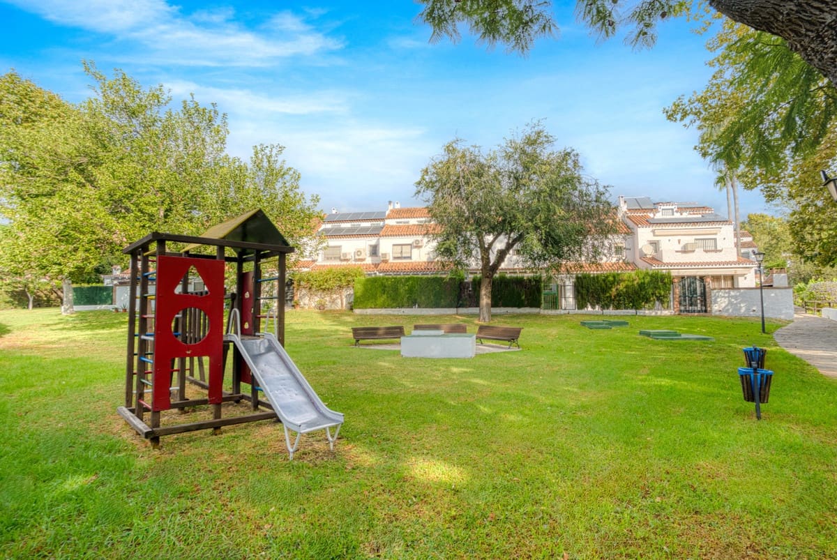 3 Zimmer Haus zu verkaufen in Marbella mit Pool Garage - 880.000 € (Ref: 9300756)