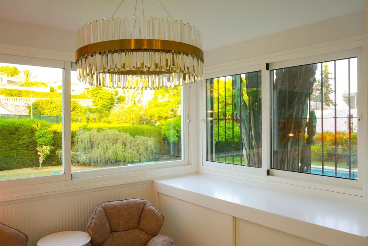 2 bedroom Apartment for sale in Nueva Andalucia with pool - € 590,000 (Ref: 9300757)