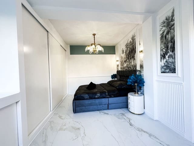 Apartamento de 2 habitaciones en Nueva Andalucia, Marbella en venta con piscina - 590.000 € (Ref: 9300757)