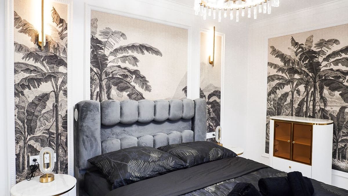 2 bedroom Apartment for sale in Nueva Andalucia with pool - € 590,000 (Ref: 9300757)