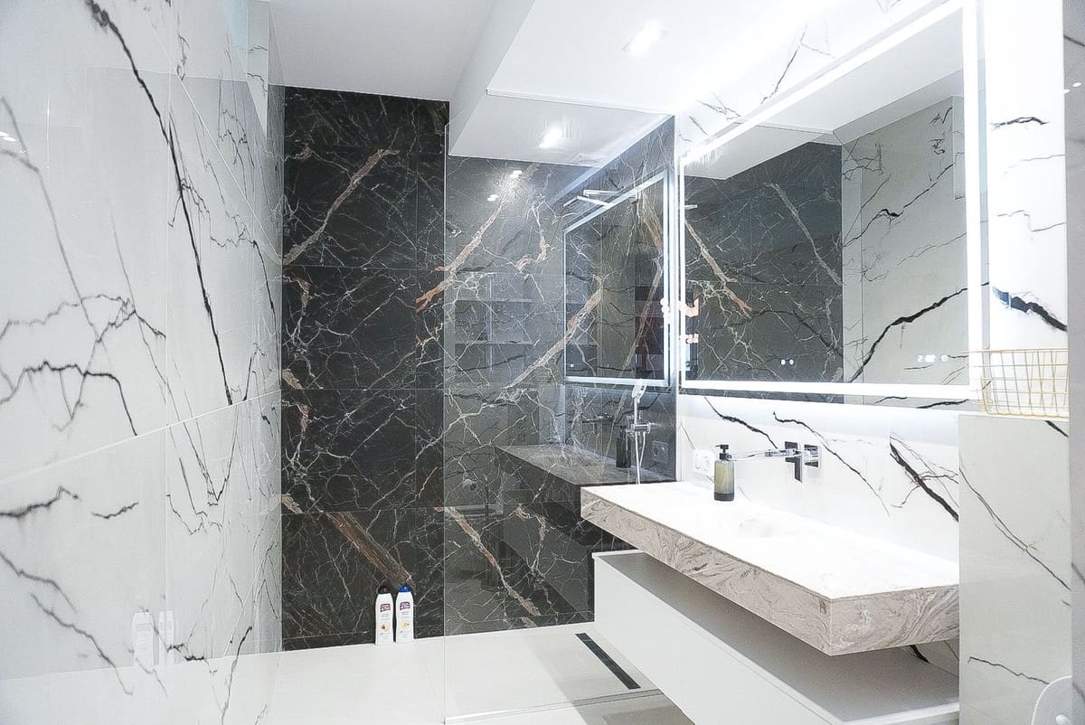 2 bedroom Apartment for sale in Nueva Andalucia with pool - € 590,000 (Ref: 9300757)