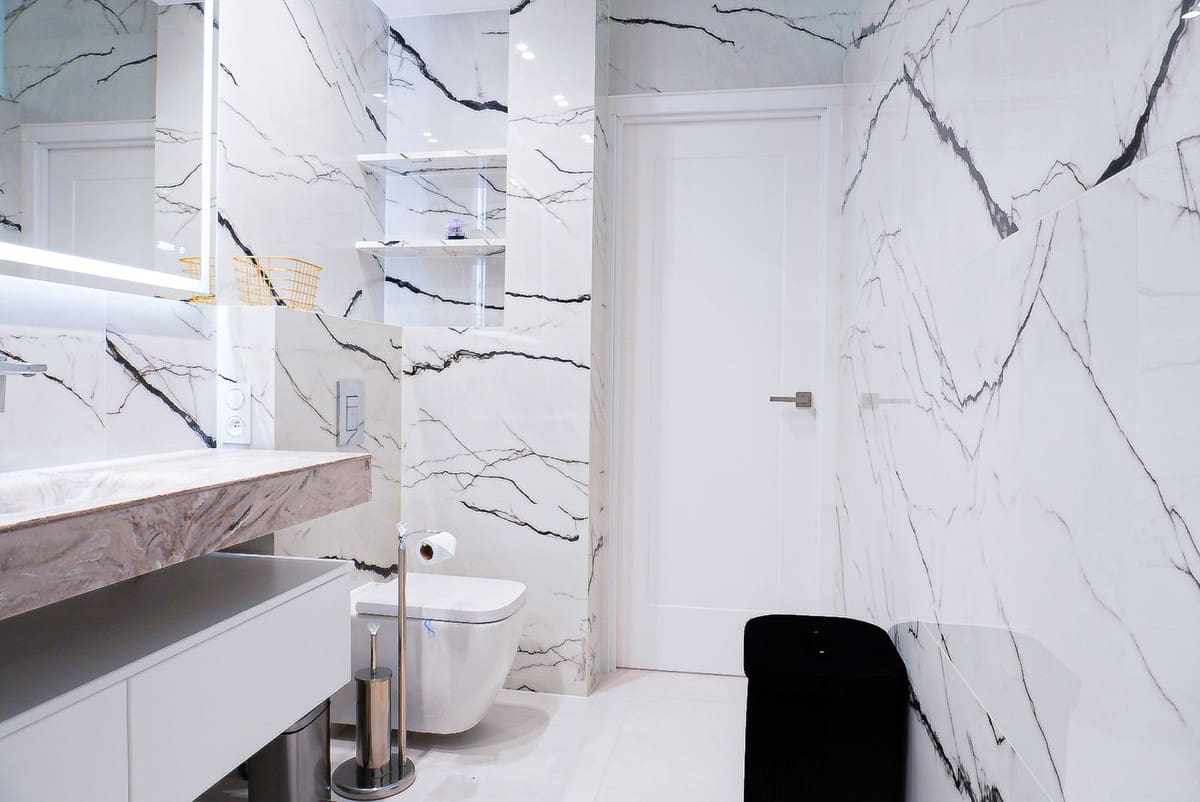 2 bedroom Apartment for sale in Nueva Andalucia with pool - € 590,000 (Ref: 9300757)