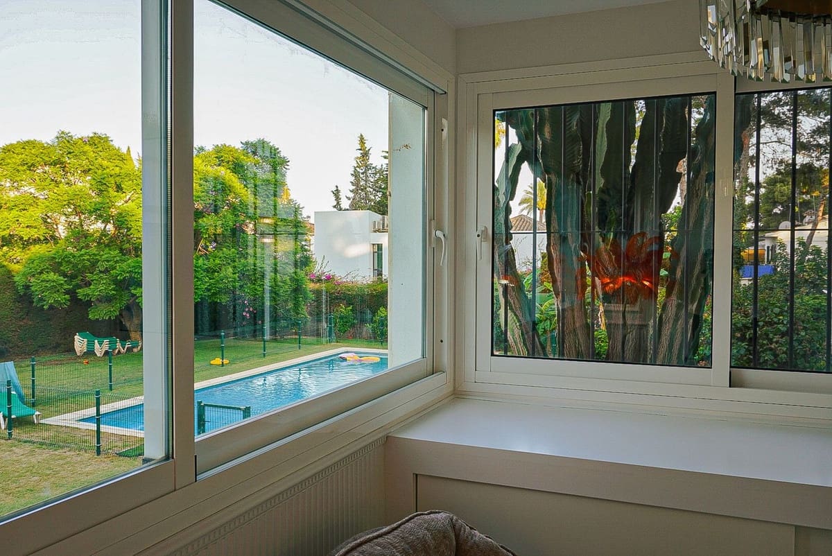 2 bedroom Apartment for sale in Nueva Andalucia with pool - € 590,000 (Ref: 9300757)