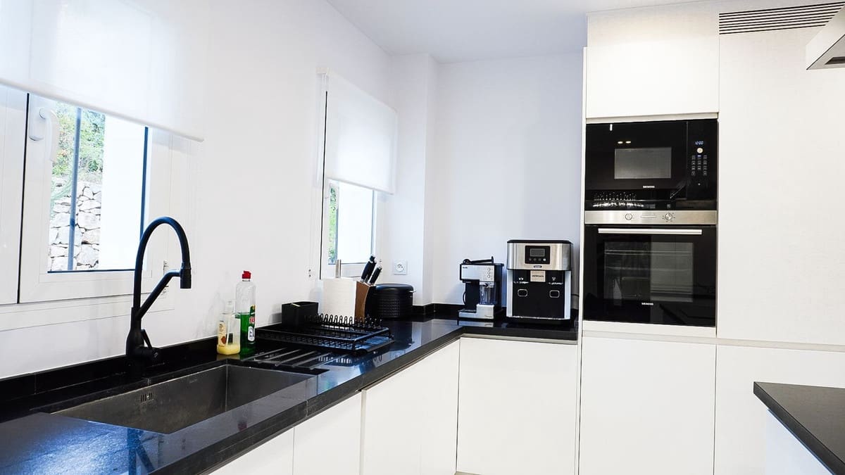 2 sypialnia Apartament na sprzedaż w Nueva Andalucia z basenem - 560 000 € (Ref: 9300757)
