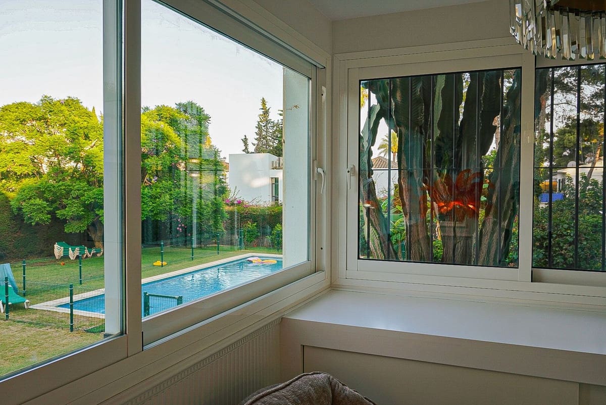 2 sypialnia Apartament na sprzedaż w Nueva Andalucia z basenem - 560 000 € (Ref: 9300757)