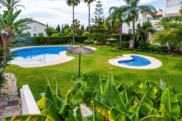 3 Zimmer Doppelhaus zu verkaufen in Marbella mit Pool Garage - 790.000 € (Ref: 9303249)
