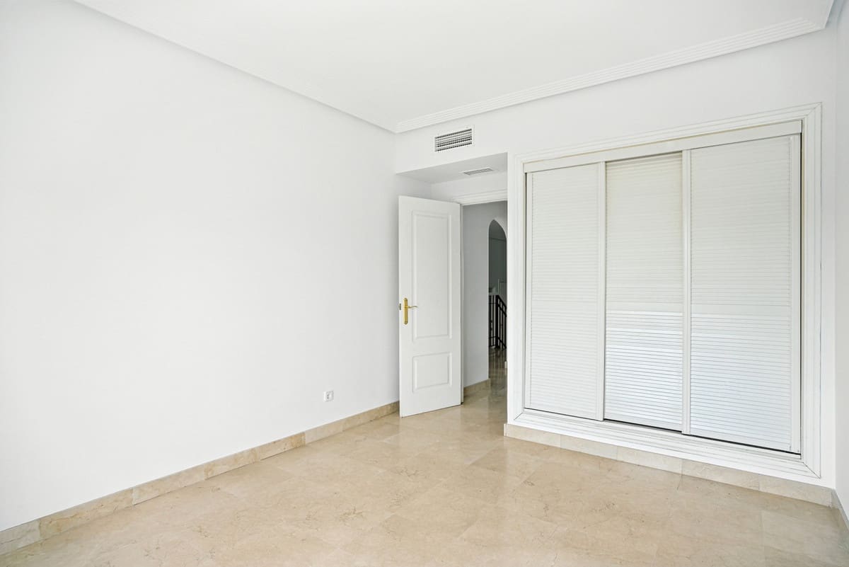 3 soverom Hus til salgs i Los Arqueros med svømmebasseng garasje - € 810 000 (Ref: 9303253)