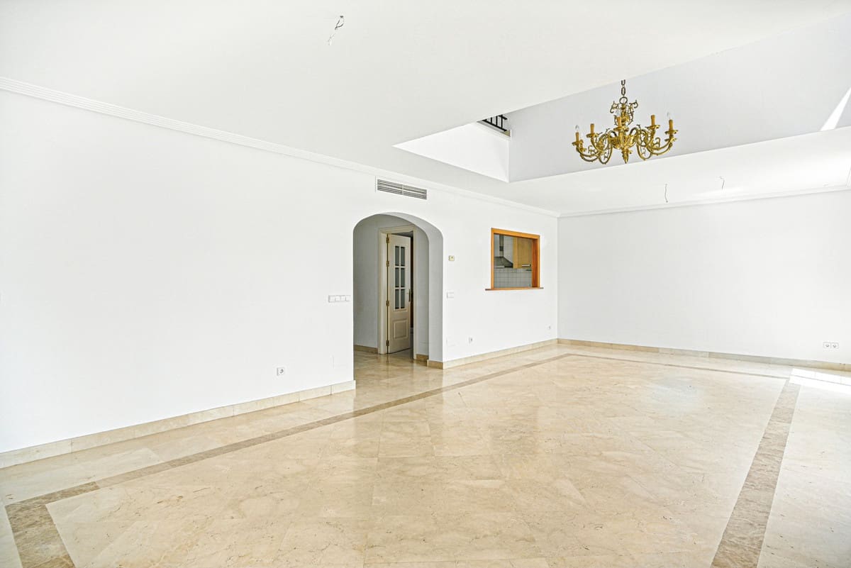 3 soverom Hus til salgs i Los Arqueros med svømmebasseng garasje - € 810 000 (Ref: 9303253)