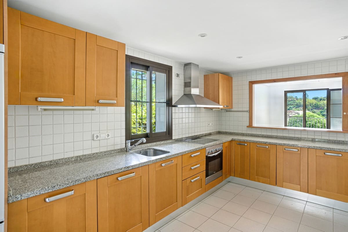 3 soverom Hus til salgs i Los Arqueros med svømmebasseng garasje - € 810 000 (Ref: 9303253)