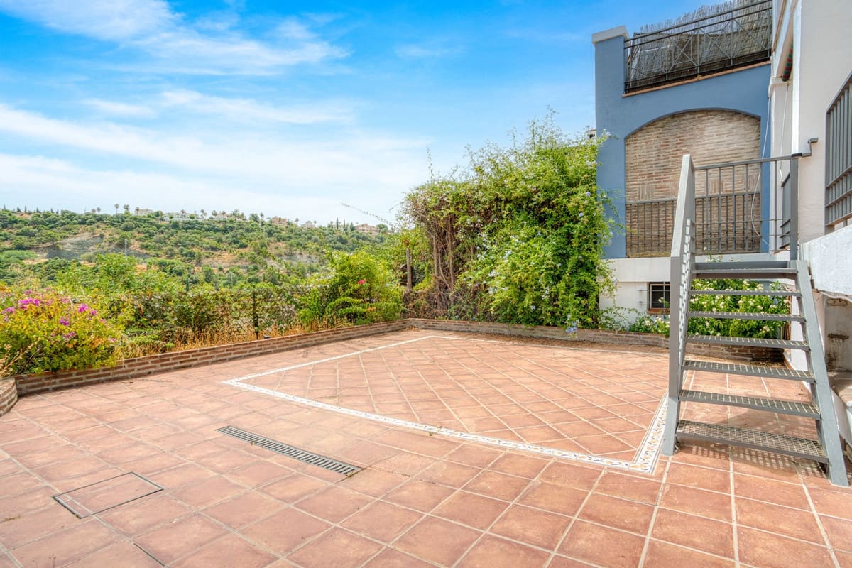 3 soverom Hus til salgs i Los Arqueros med svømmebasseng garasje - € 810 000 (Ref: 9303253)