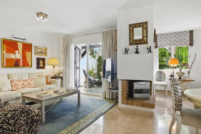 3 sypialnia Dom na sprzedaż w Nueva Andalucia, Marbella z basenem garażem - 730 000 € (Ref: 9303254)