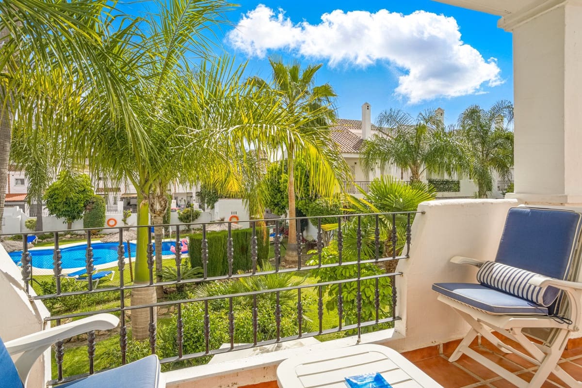 3 sypialnia Dom na sprzedaż w Nueva Andalucia z basenem garażem - 730 000 € (Ref: 9303254)