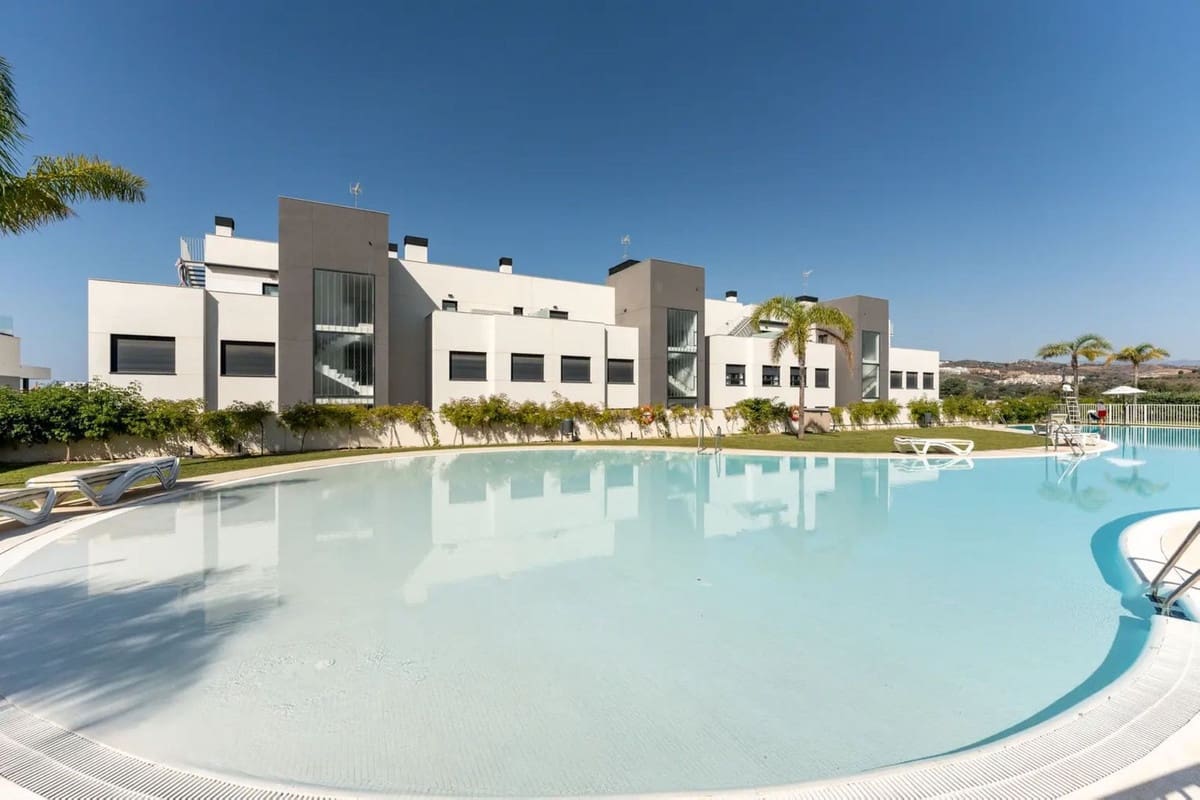 2 Zimmer Apartment zu verkaufen in La Cala de Mijas mit Pool Garage - 599.000 € (Ref: 9321647)