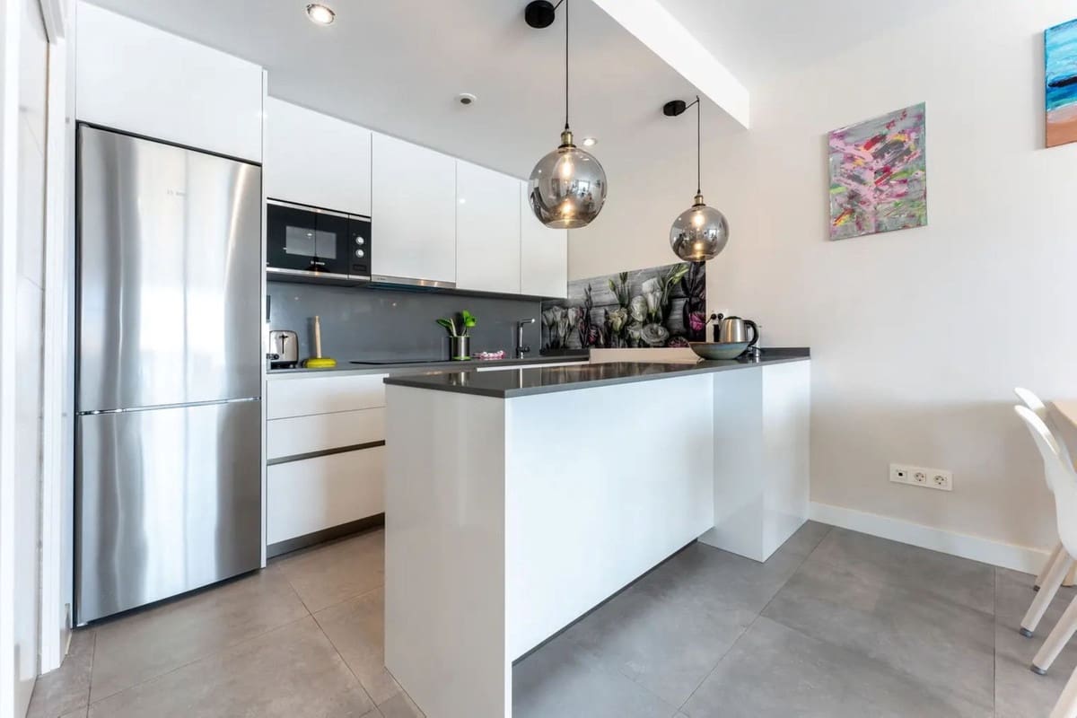 2 Zimmer Apartment zu verkaufen in La Cala de Mijas mit Pool Garage - 599.000 € (Ref: 9321647)