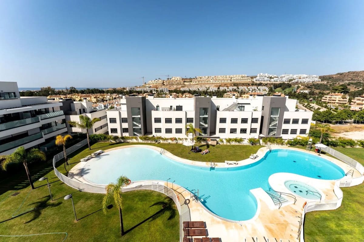 2 Zimmer Apartment zu verkaufen in La Cala de Mijas mit Pool Garage - 599.000 € (Ref: 9321647)