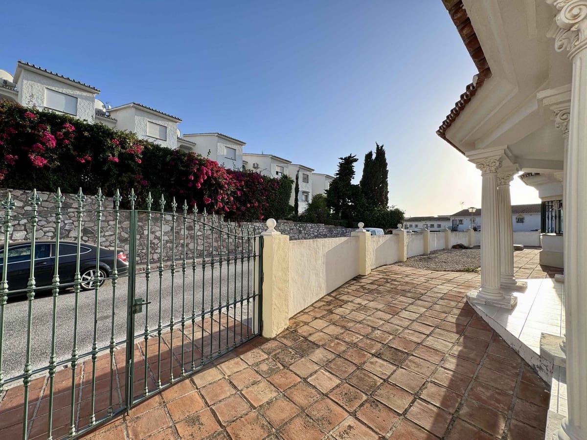 3 sovrum Villa till salu i Riviera del Sol med pool garage - 749 000 € (Ref: 9337728)