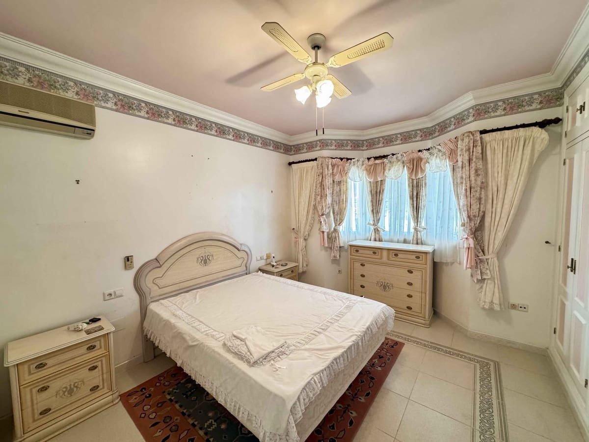 3 sovrum Villa till salu i Riviera del Sol med pool garage - 749 000 € (Ref: 9337728)