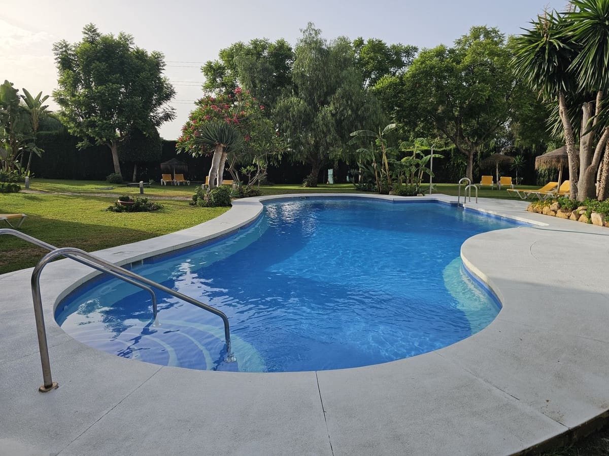 2 soveværelse Lejlighed til salg i Calahonda med swimmingpool garage - € 335.000 (Ref: 9340964)