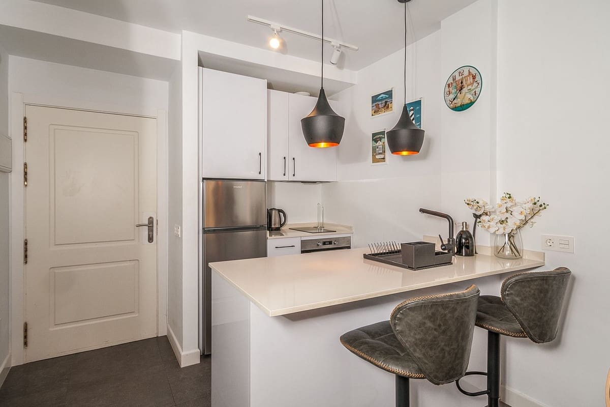 Studio til salgs i Marbella med svømmebasseng - € 279 000 (Ref: 9371761)