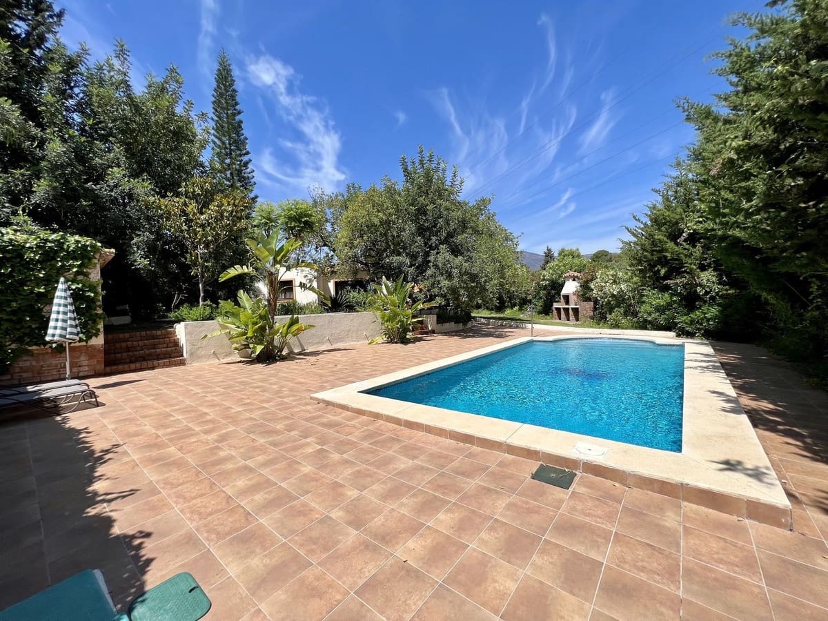 2 Zimmer Villa zu verkaufen in Estepona mit Pool Garage - 550.000 € (Ref: 9378753)