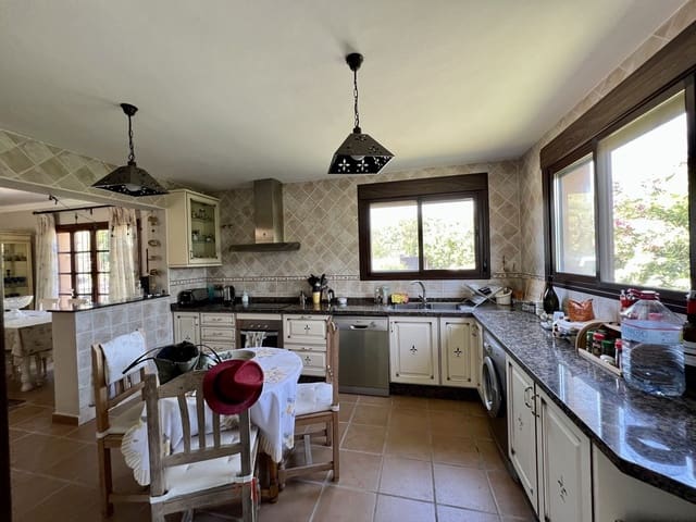 2 quarto Moradia para venda em Estepona com piscina garagem - 550 000 € (Ref: 9378753)