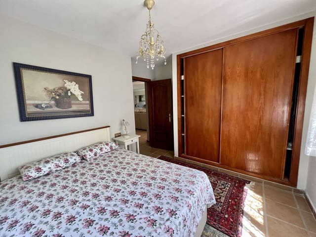 2 quarto Moradia para venda em Estepona com piscina garagem - 550 000 € (Ref: 9378753)