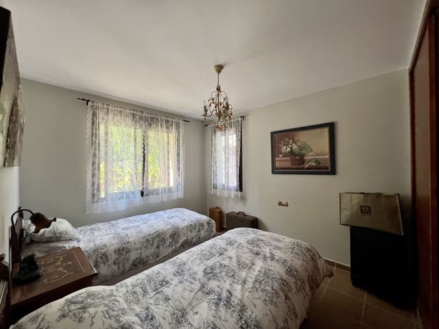 2 quarto Moradia para venda em Estepona com piscina garagem - 550 000 € (Ref: 9378753)