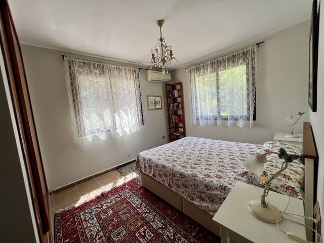 2 quarto Moradia para venda em Estepona com piscina garagem - 550 000 € (Ref: 9378753)
