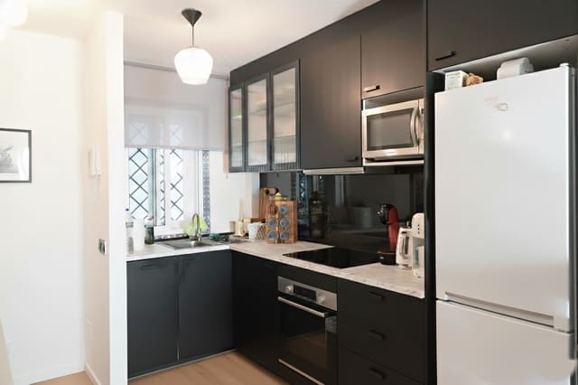 2 Zimmer Apartment zu verkaufen in Marbella mit Pool - 380.000 € (Ref: 9382374)