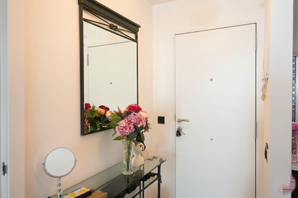 2 bedroom Apartment for sale in Marbella with pool - € 380,000 (Ref: 9382374)