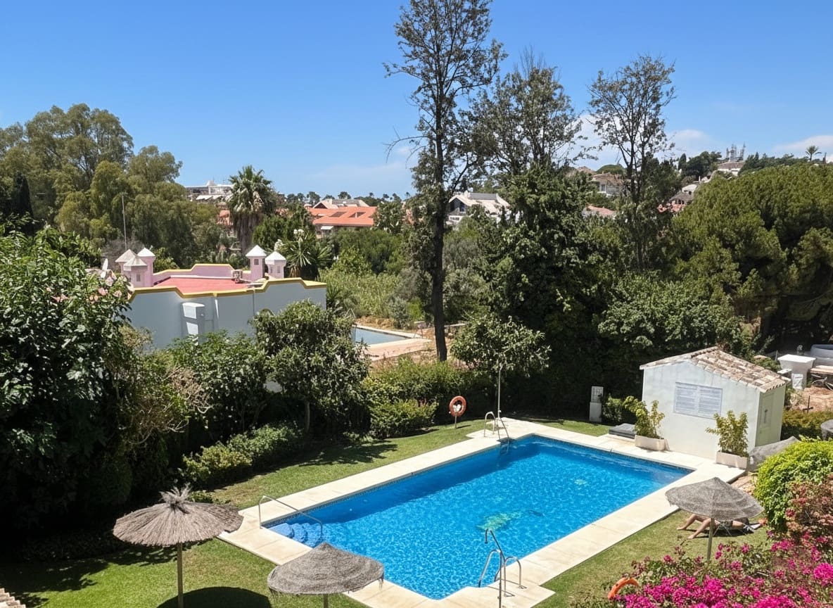 2 sovrum Lägenhet till salu i Marbella med pool - 329 000 € (Ref: 9382374)