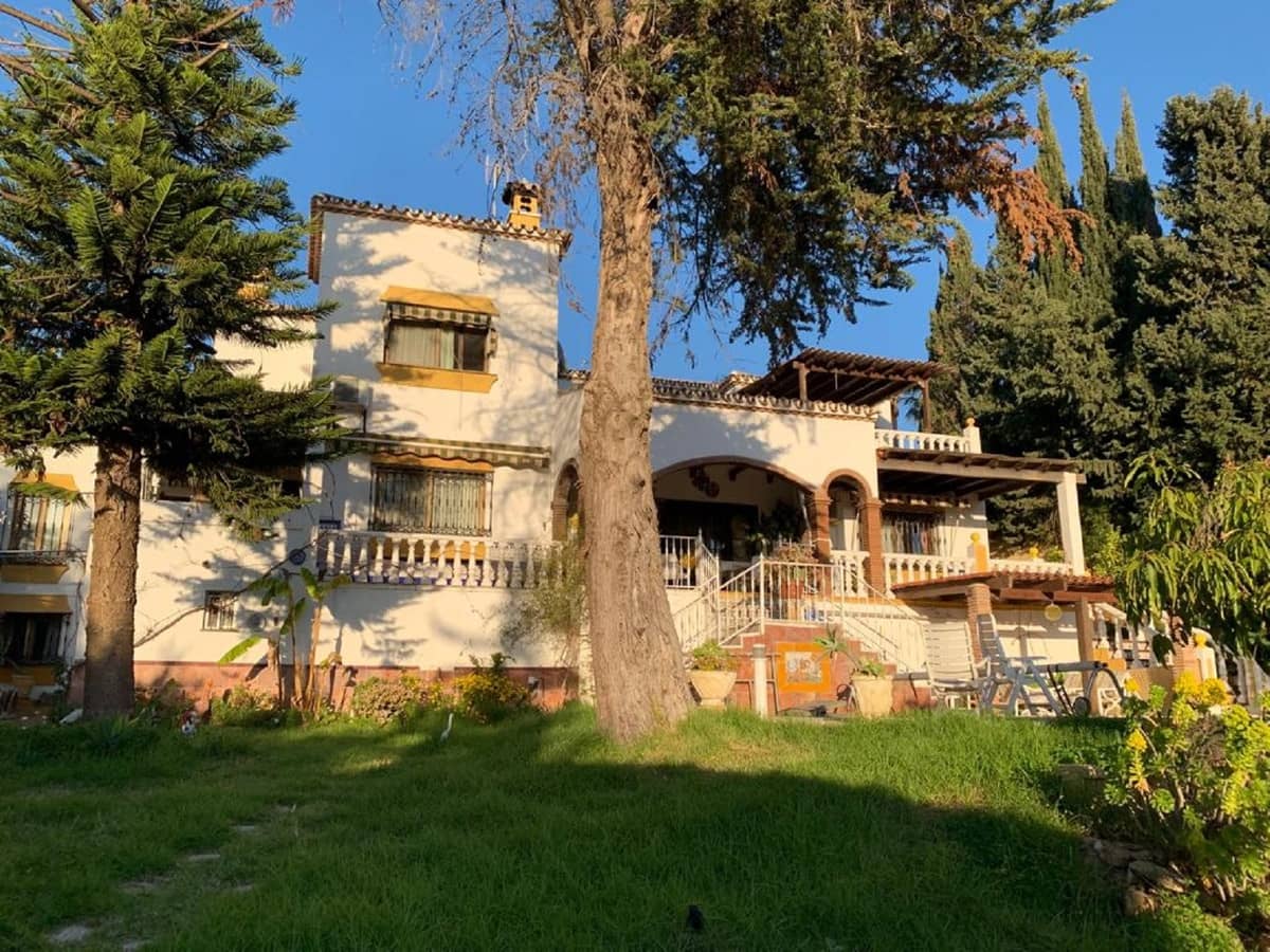 4 Zimmer Villa zu verkaufen in Mijas Costa mit Pool Garage - 768.500 € (Ref: 9382376)