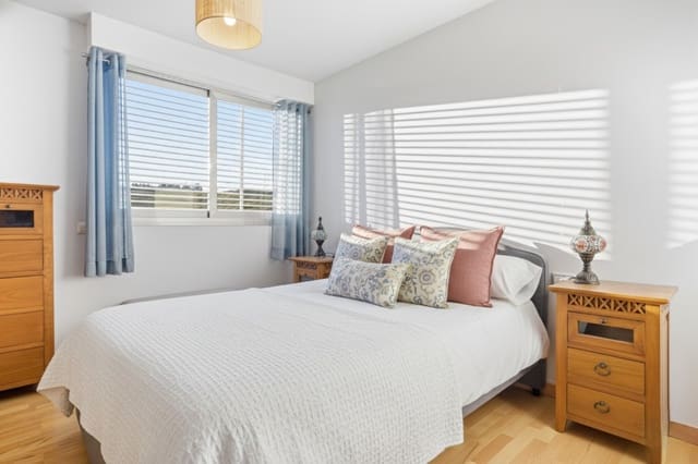 3 makuuhuone Kattohuoneisto myytävänä paikassa La Cala de Mijas, Mijas mukana uima-altaan 
autotalli - 435 000 € (Ref: 9382381)