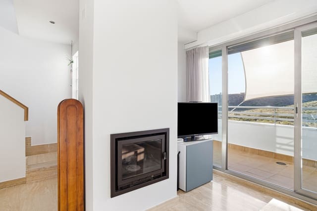 3 makuuhuone Kattohuoneisto myytävänä paikassa La Cala de Mijas, Mijas mukana uima-altaan 
autotalli - 435 000 € (Ref: 9382381)