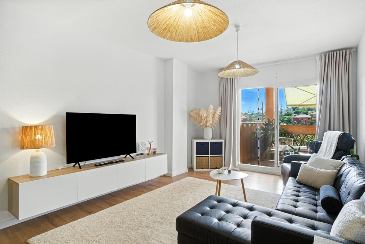 2 bedroom Apartment for sale in Marbella with pool garage - € 399,000 (Ref: 9385159)