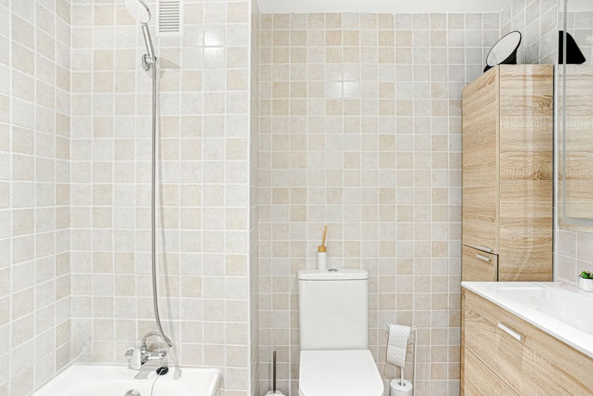 2 bedroom Apartment for sale in Marbella with pool garage - € 399,000 (Ref: 9385159)