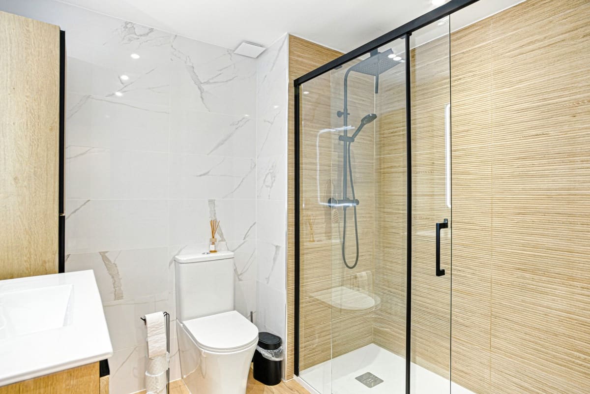 2 bedroom Apartment for sale in Marbella with pool garage - € 399,000 (Ref: 9385159)