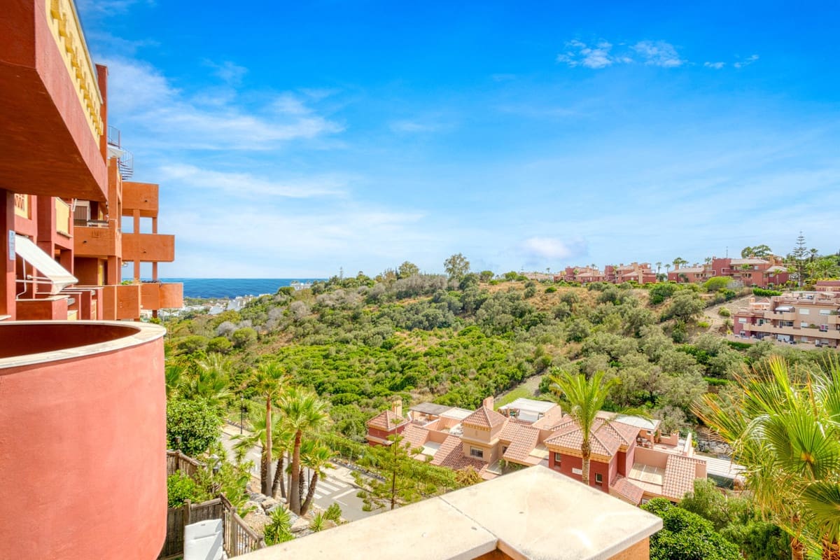Apartamento de 2 habitaciones en Marbella en venta con piscina garaje - 359.000 € (Ref: 9385159)