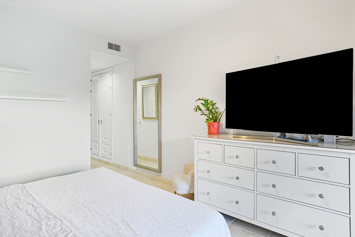 2 Zimmer Apartment zu verkaufen in Estepona mit Pool Garage - 455.000 € (Ref: 9385160)