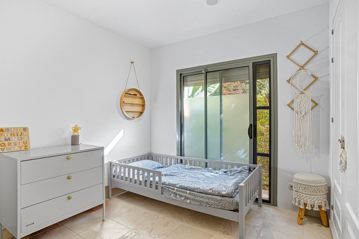 2 Zimmer Apartment zu verkaufen in Estepona mit Pool Garage - 455.000 € (Ref: 9385160)