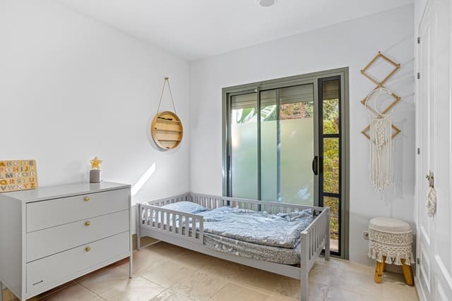 2 Zimmer Apartment zu verkaufen in Estepona mit Pool Garage - 455.000 € (Ref: 9385160)