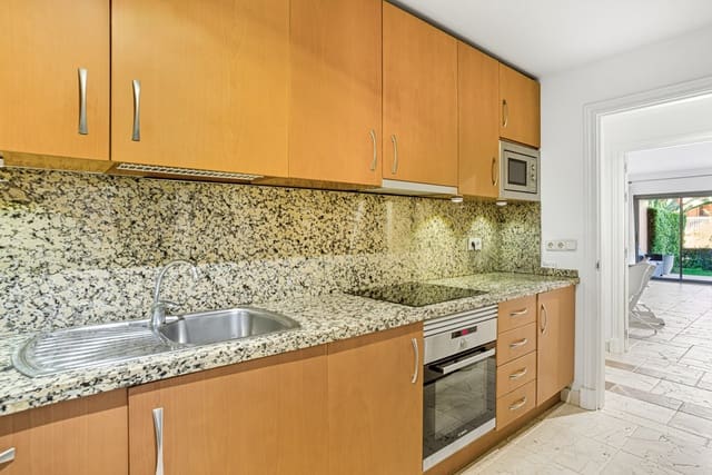 2 Zimmer Apartment zu verkaufen in Estepona mit Pool Garage - 455.000 € (Ref: 9385160)