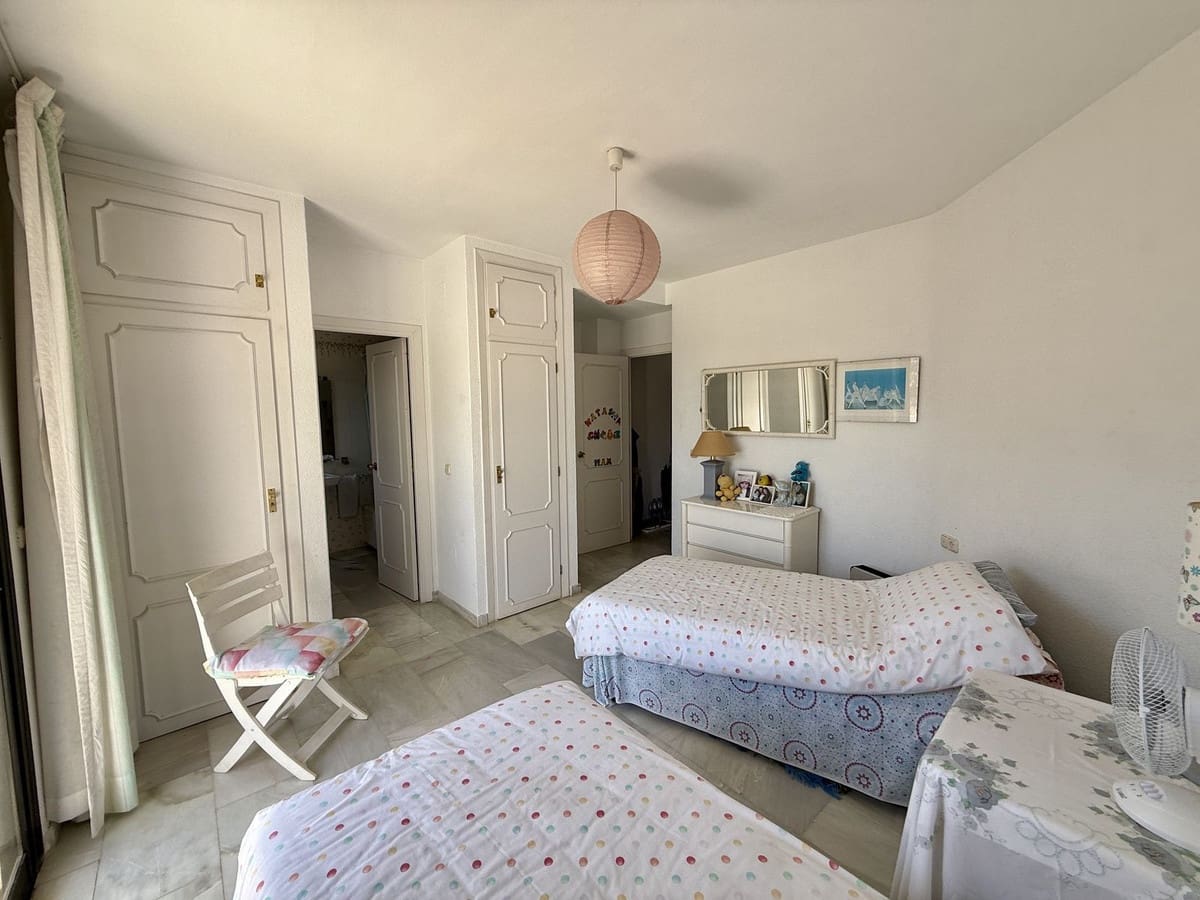 Apartamento de 2 habitaciones en Calahonda en venta con piscina - 320.000 € (Ref: 9387509)