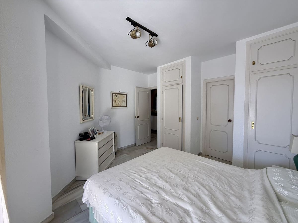 Apartamento de 2 habitaciones en Calahonda en venta con piscina - 320.000 € (Ref: 9387509)