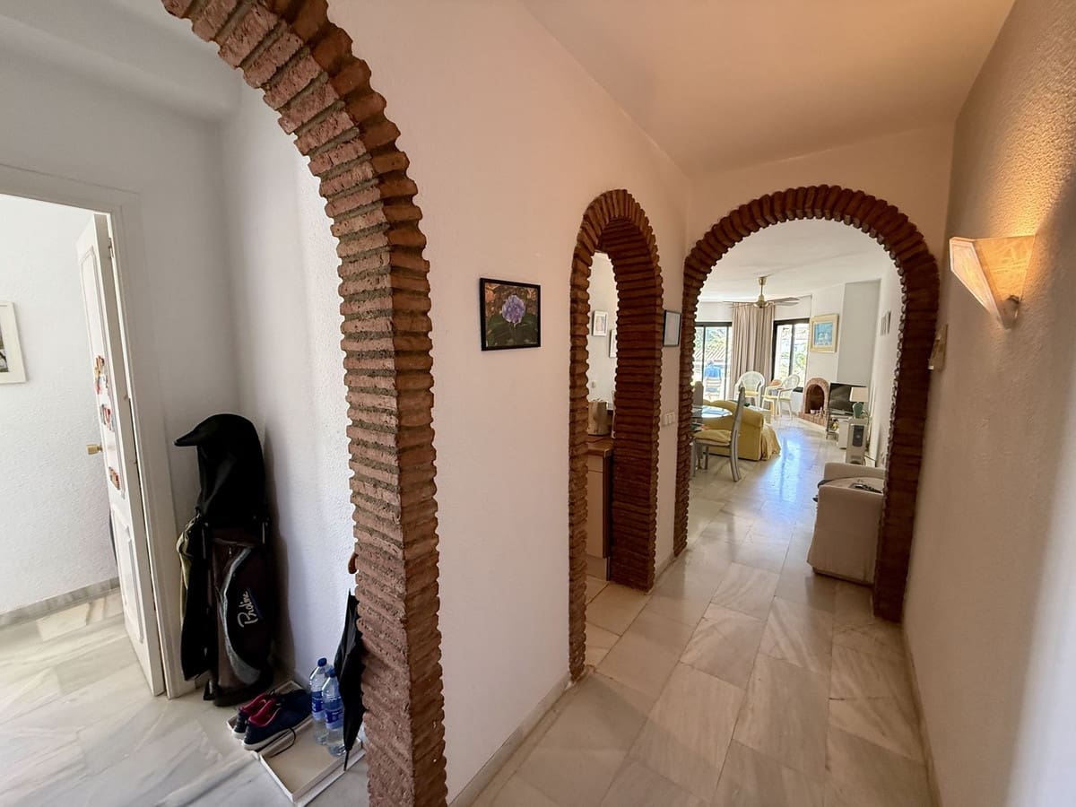 Apartamento de 2 habitaciones en Calahonda en venta con piscina - 320.000 € (Ref: 9387509)