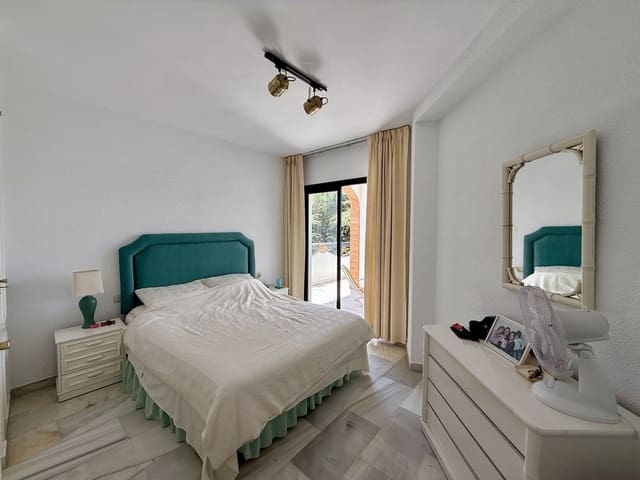 2 bedroom Apartment for sale in Calahonda, Mijas with pool - € 320,000 (Ref: 9387509)