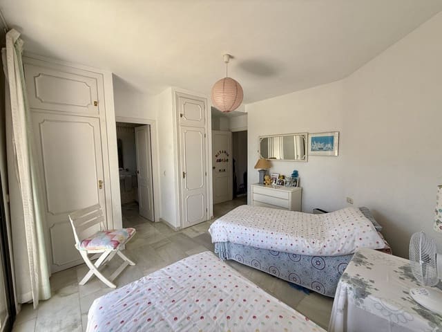 2 bedroom Apartment for sale in Calahonda, Mijas with pool - € 320,000 (Ref: 9387509)