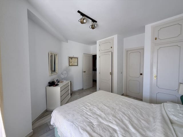 2 bedroom Apartment for sale in Calahonda, Mijas with pool - € 320,000 (Ref: 9387509)