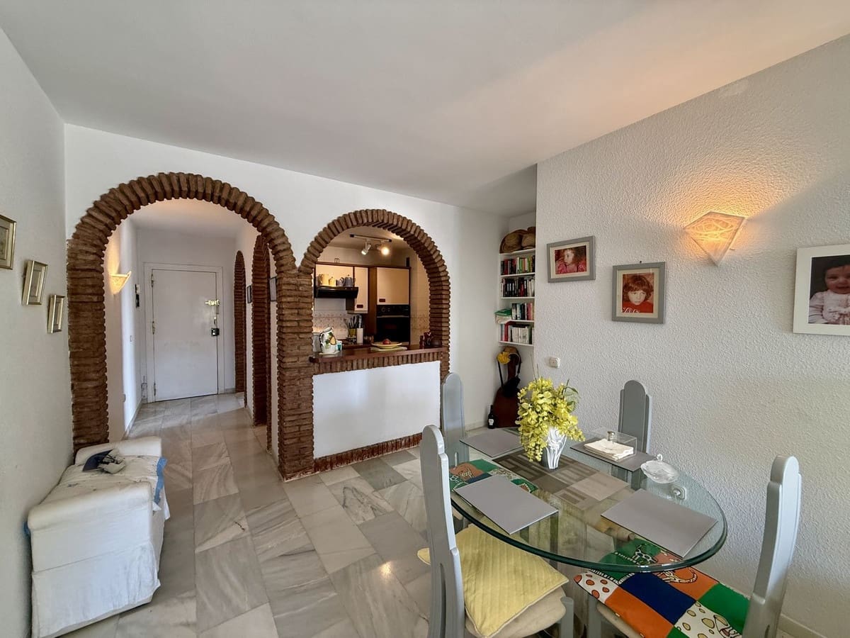 Apartamento de 2 habitaciones en Calahonda en venta con piscina - 320.000 € (Ref: 9387509)